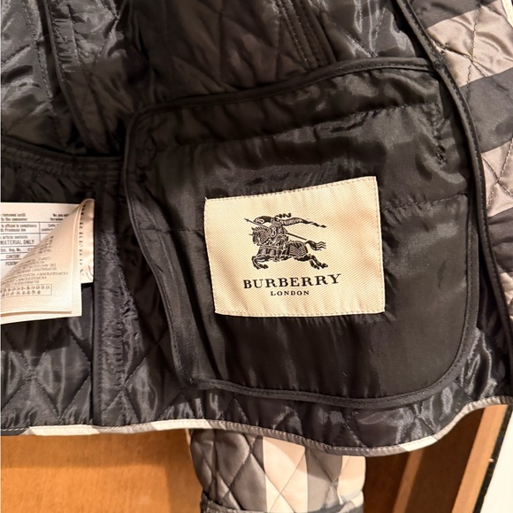 Classic Burberry Quilted Plaid Black and White Peplum Jacket, USA Size 8 - Picture 7 of 10